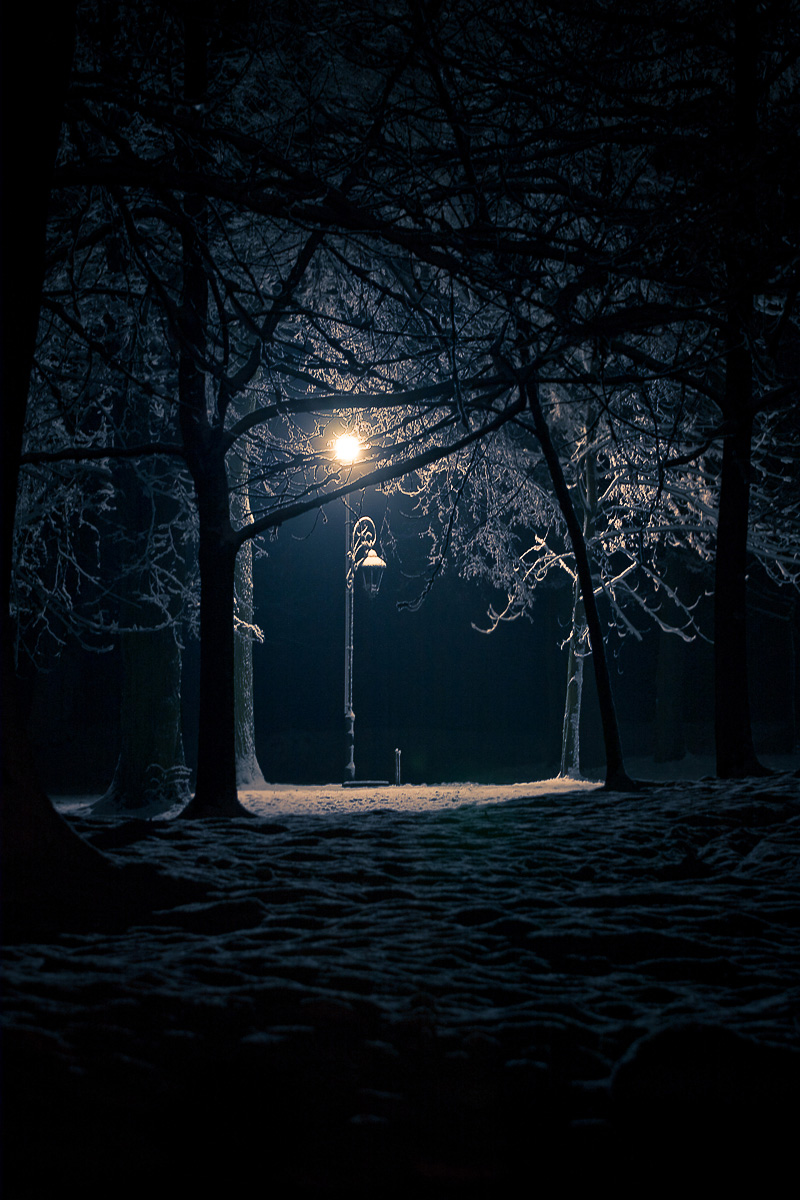mogilany zimą w nocy