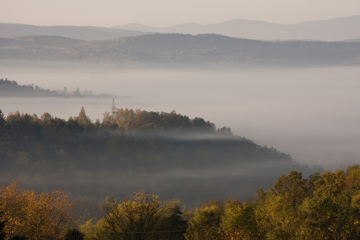 poranna mgła jesienią w Mogilanach