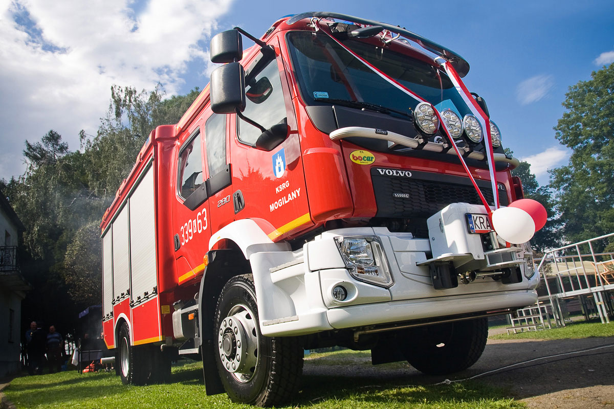 poświęcenie nowego wozu strażackiego Volvo FL 280 - 130 lat OSP Mogilany