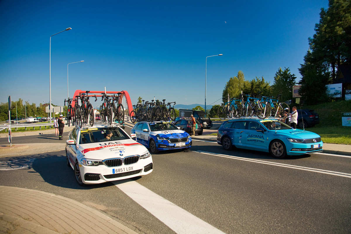 wyścig szosowy Tour de Pologne 2022 - etap 7 w Małopolsce- przejazd kolarzy przez Gminę Mogilany.jpg
