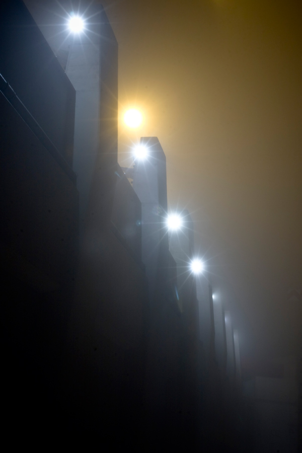 mgła nad wiaduktem w Mogilanach